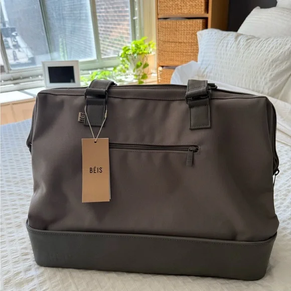 BRAND NEW WITH TAGS Beis Weekender Bag - Picture 3 of 7